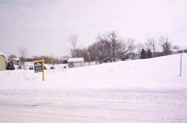 8020 N Robert Dr, Evansville, WI 53536 - photo 1