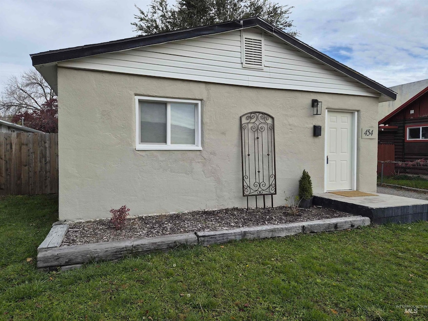 454 Pershing Ave, Pocatello, ID 83201 - photo 1