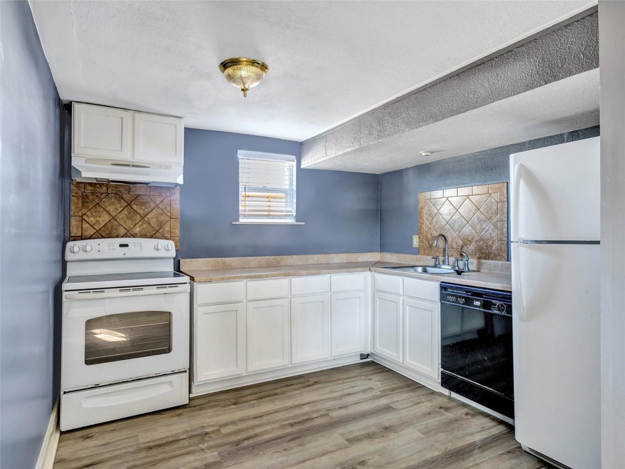 912 S Armstrong Ave unit 1, Denison, TX 75020 - photo 1