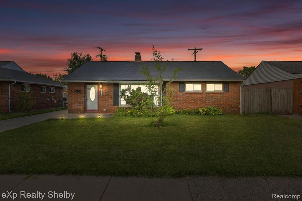 26232 Compson St, Roseville, MI 48066 - photo 1