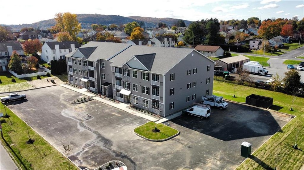 430 Cambria St unit 305, Freemansburg, PA 18017 - photo 1