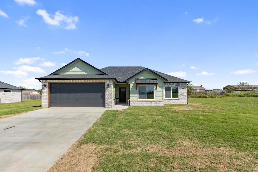 5845 S Bluestem, Chelsea, OK 74016 - photo 1