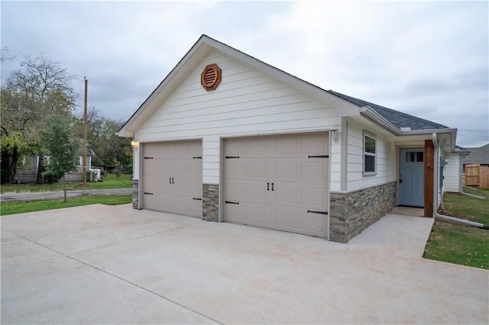 802 N Throckmorton St unit 802, Sherman, TX 75090 - photo 1