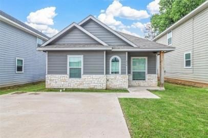 426 W Coffin St, Denison, TX 75020 - photo 1