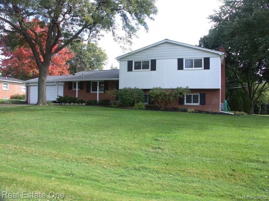 2639 Brady Dr, Bloomfield Hills, MI 48304 - photo 1