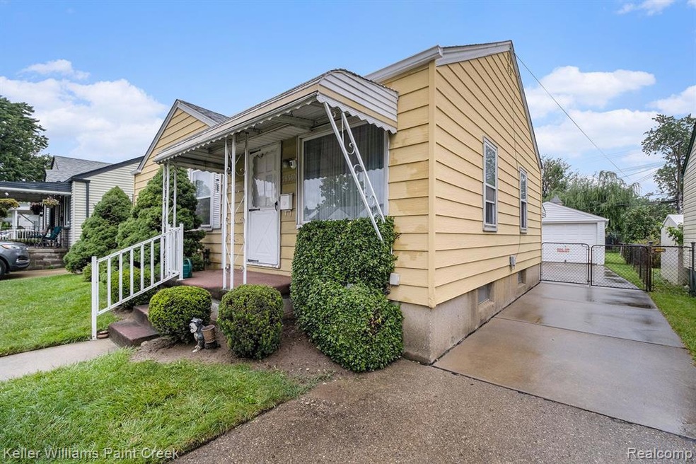 26360 Blumfield St, Roseville, MI 48066 - photo 1