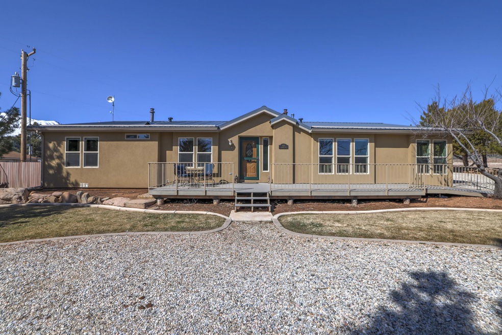 1-423 Harmony Dr, New Harmony