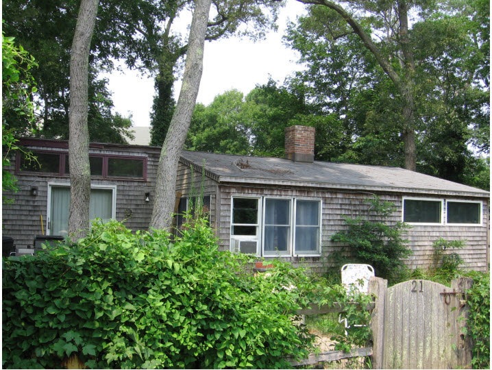 21 Locust Ln, Vineyard Haven, MA 02568 - photo 1