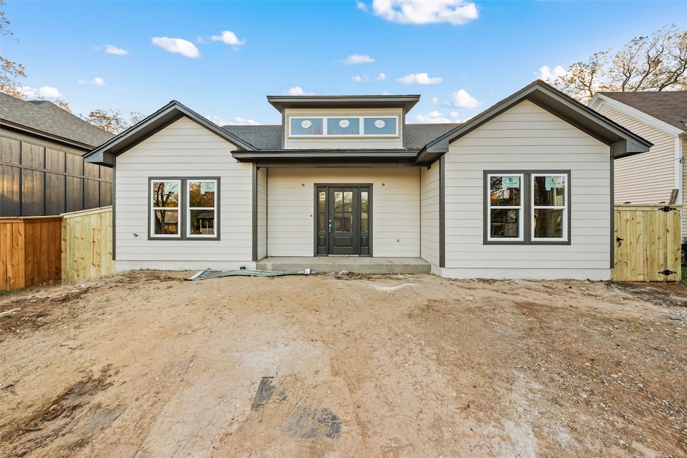 908 N 10th St, Waco, TX 76707 - photo 1