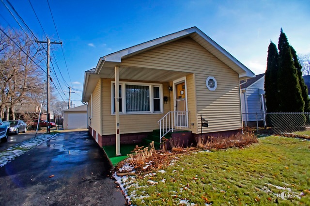 11 S Gretta Ave, Waukegan, IL 60085 - photo 1