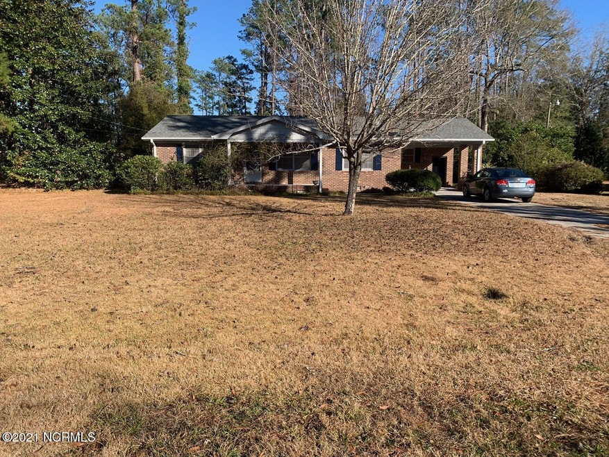 108 N Bickett St, Burgaw, NC 28425 - photo 1