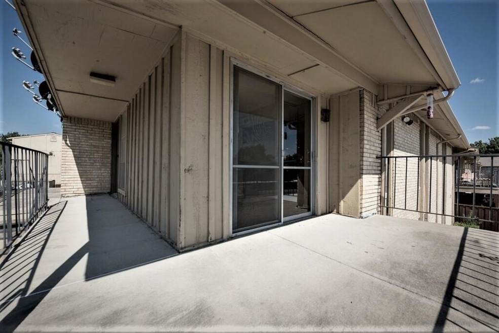 4524 Amesbury Dr unit C, Dallas, TX 75206 - photo 1