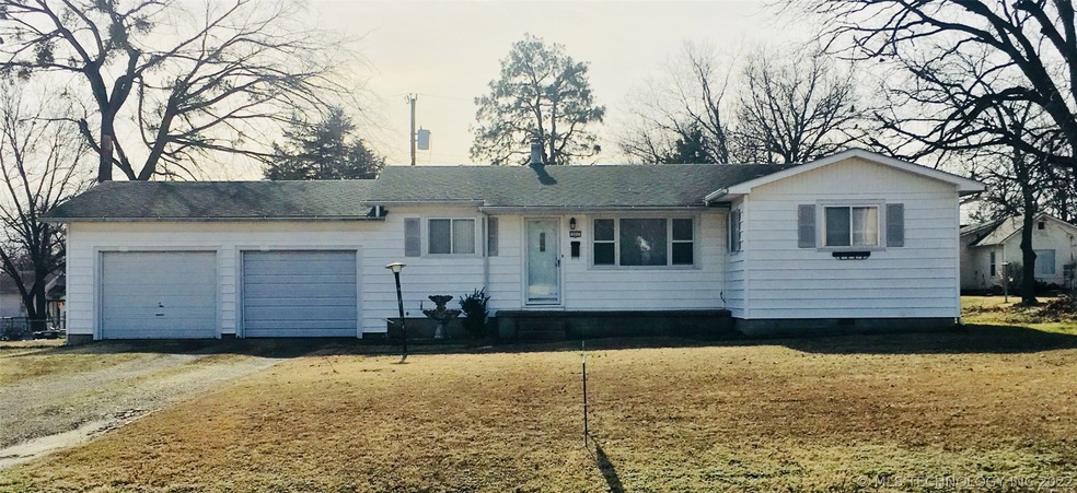 311 E Gum St, Henryetta, OK 74437 - photo 1