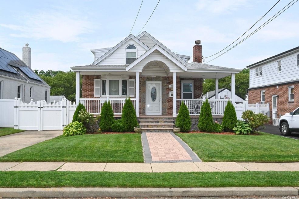 232 Claflin Blvd, Franklin Square, NY 11010 - photo 1