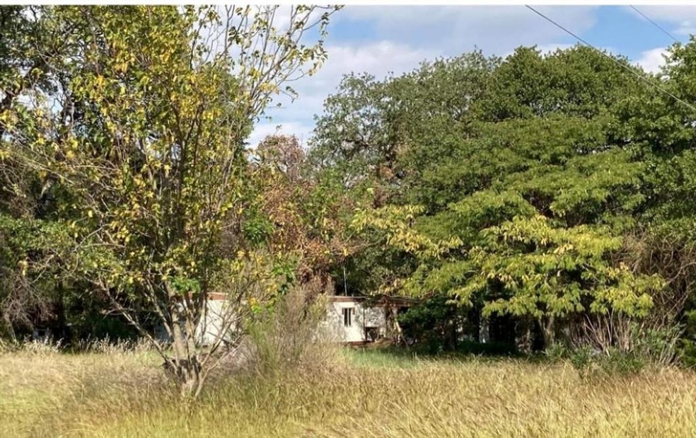 1015 Shady Ln, Springtown, TX 76082 - photo 1