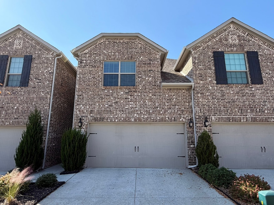 624 Hutchinson Ln, Lewisville, TX 75077 - photo 1