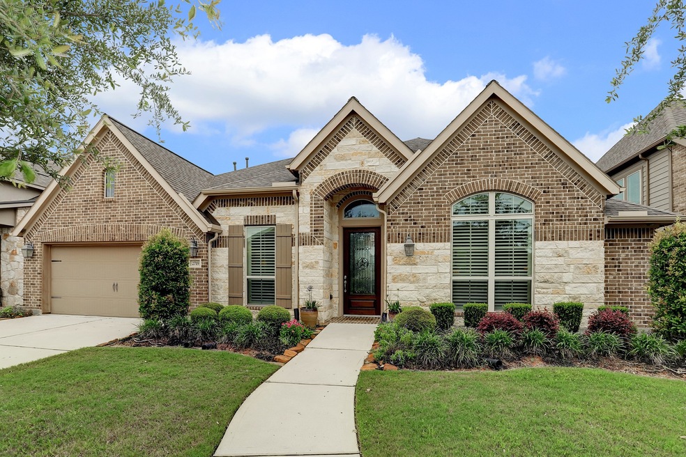  Welcome to this one story Perry Home with great curb appeal, in well sought after Cinco Ranch master planned development.