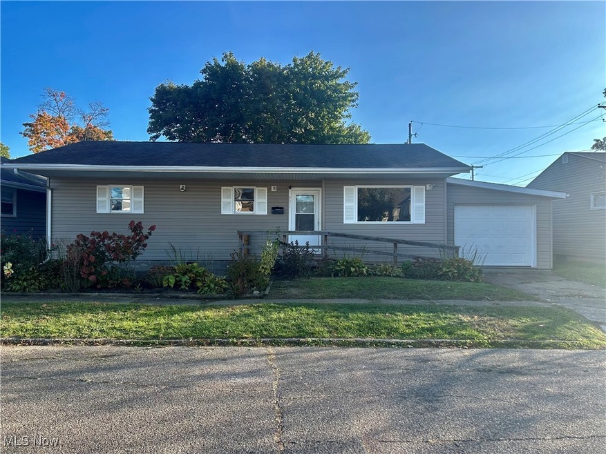 931 Vine St, Coshocton, OH 43812 - photo 1