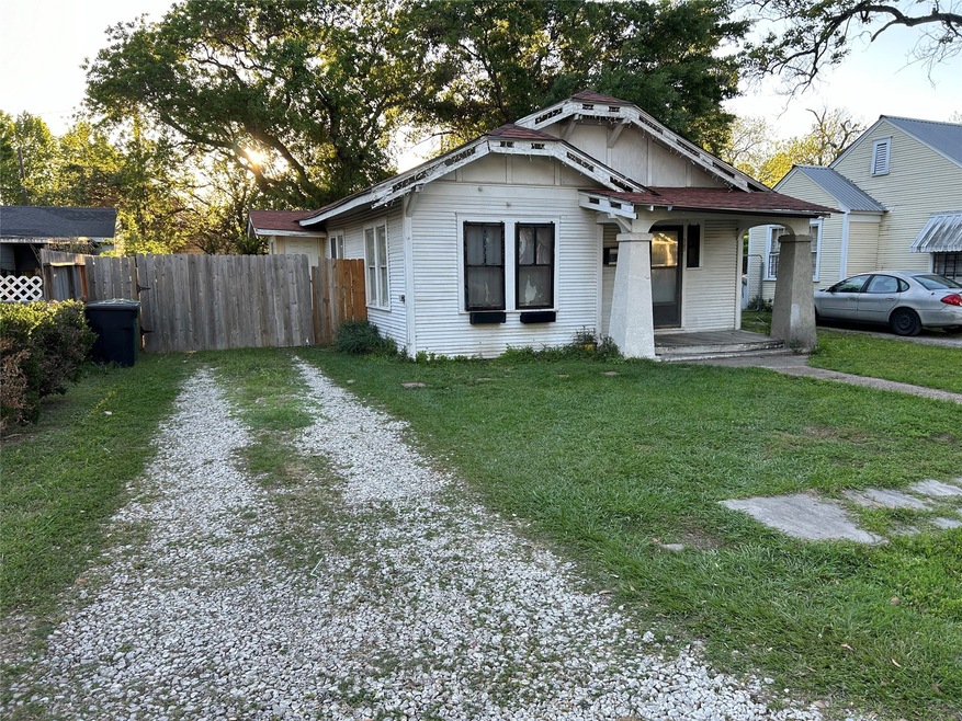 705 Walton St, Houston, TX 77009 - photo 1