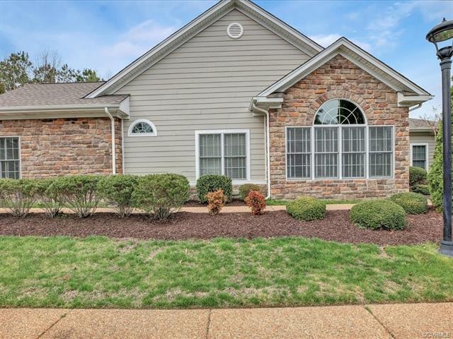 Check out those sunroom windows! Walk around corne