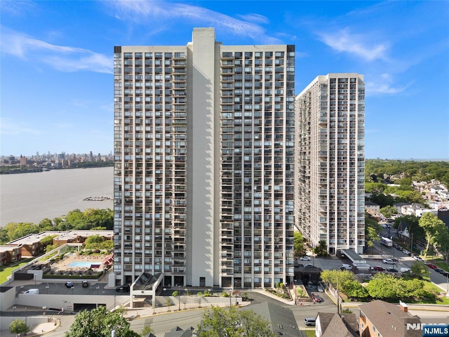 River Ridge unit 21J, Fort Lee, NJ 07024 - photo 1