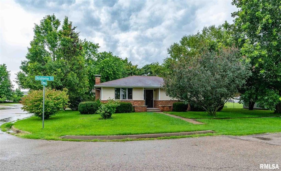 725 Oklahoma Ave, Lincoln, IL 62656 - photo 1