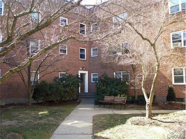 Tappan Manour Condominium unit R8, Tarrytown, NY 10591 - photo 1