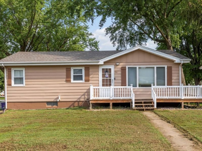 601 E Nishna Rd, Shenandoah, IA 51601 - photo 1