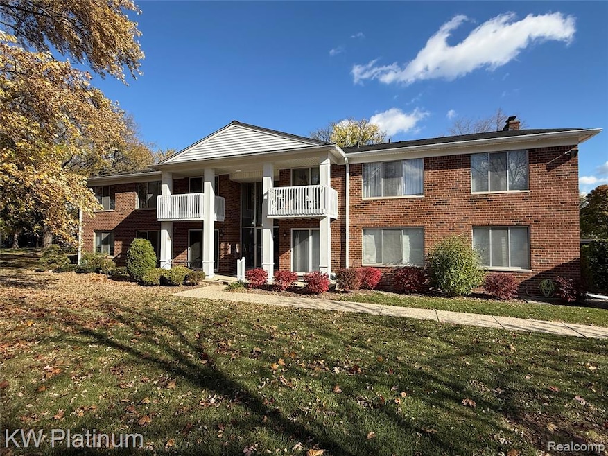 16870 Edloytom Way unit 144, Clinton Township, MI 48038 - photo 1