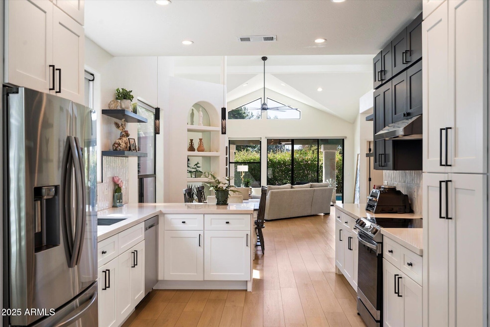 11846 N 40th Place, Phoenix, AZ 85028 - photo 1