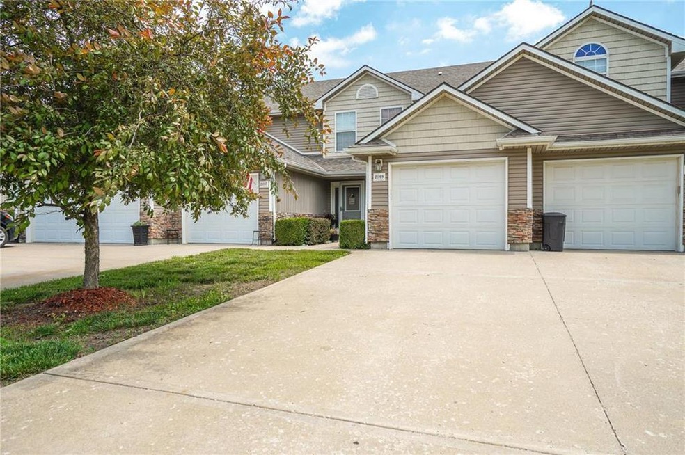 21169 Millridge St, Spring Hill, KS 66083 - photo 1