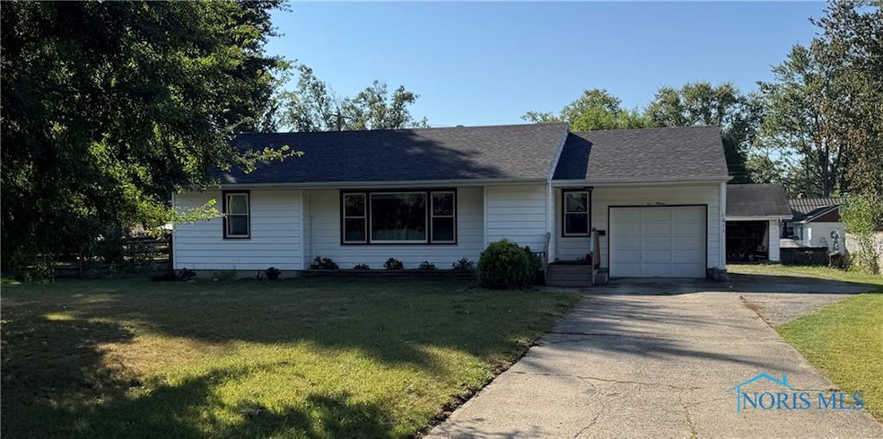 1011 Stall Dr, Findlay, OH 45840 - photo 1