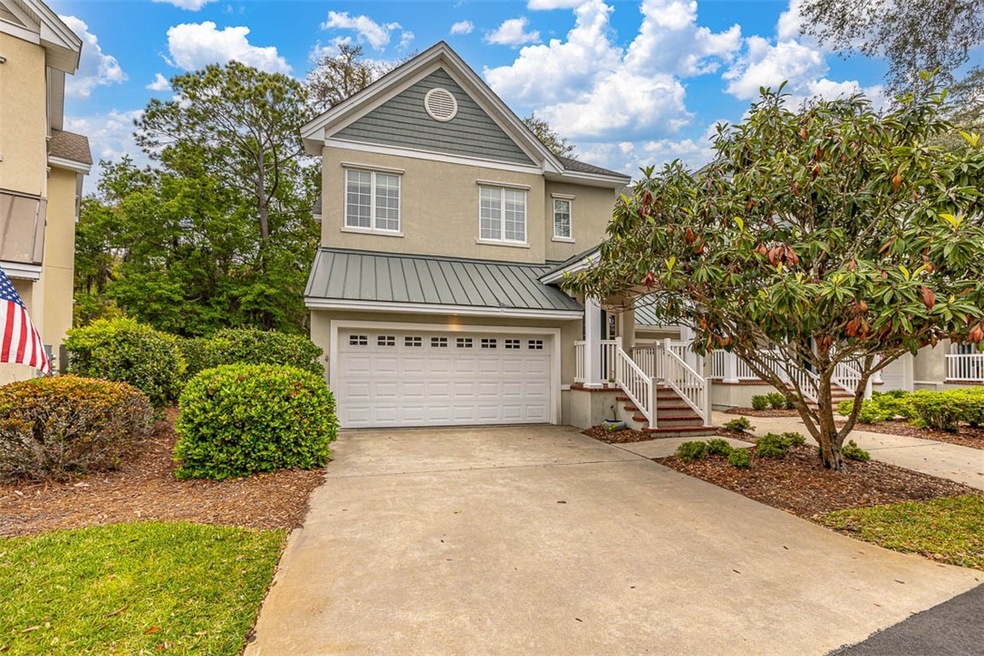Desirable 3 bedroom, 3 & 1/2 bath end unit in Lime
