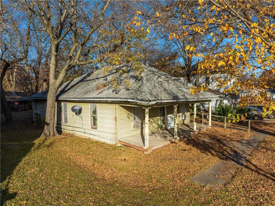 1006 Osage St, Neodesha, KS 66757 - photo 1