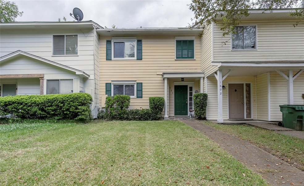 1604 Woodmere Loop