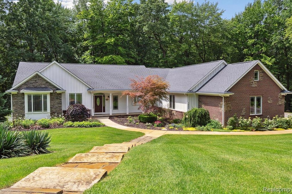 1250 Mcgrew Ln, White Lake, MI 48383 - photo 1