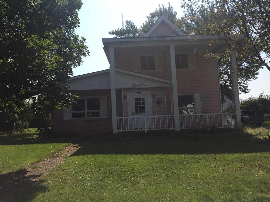 1206 L Ave, Grundy Center, IA 50638 - photo 1