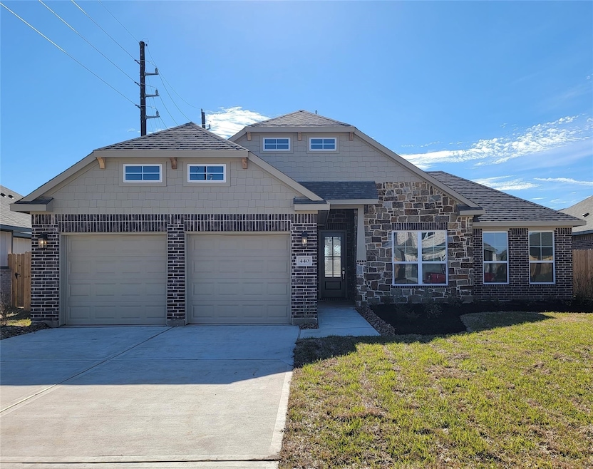 440 Hunters Crossing Dr, Sealy, TX 77474 - photo 1