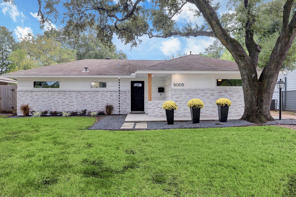5005 Verdome Ln, Houston, TX 77092 - photo 1