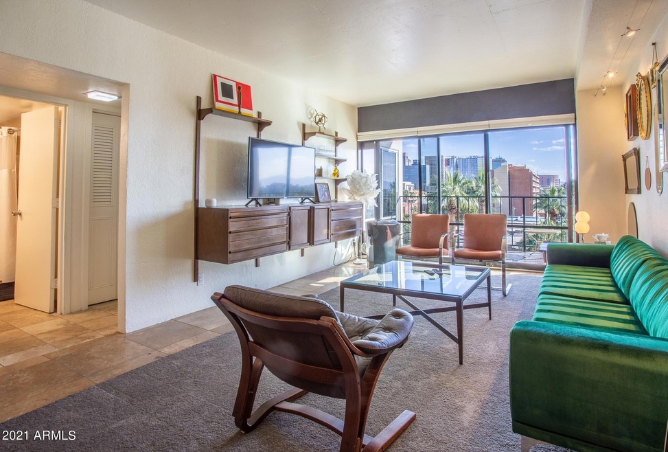 Furnished Mid-Century Condo!