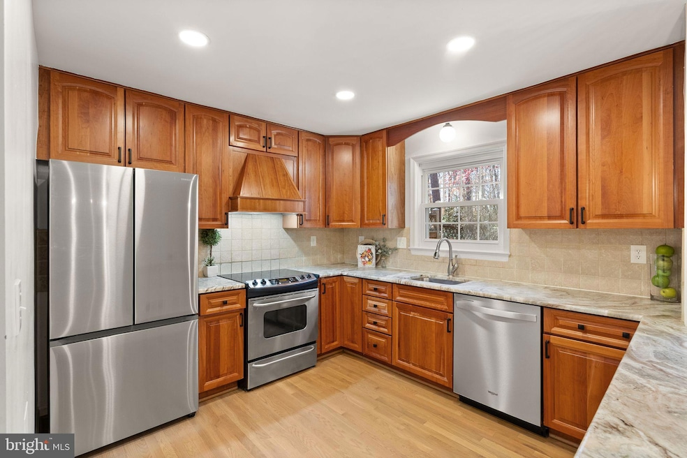 3146 Cantrell Ln, Fairfax, VA 22031 - photo 1