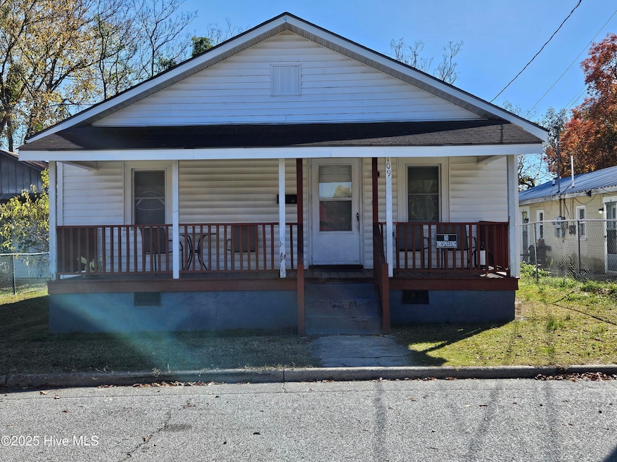 109 Wilson St, Williamston, NC 27892 - photo 1