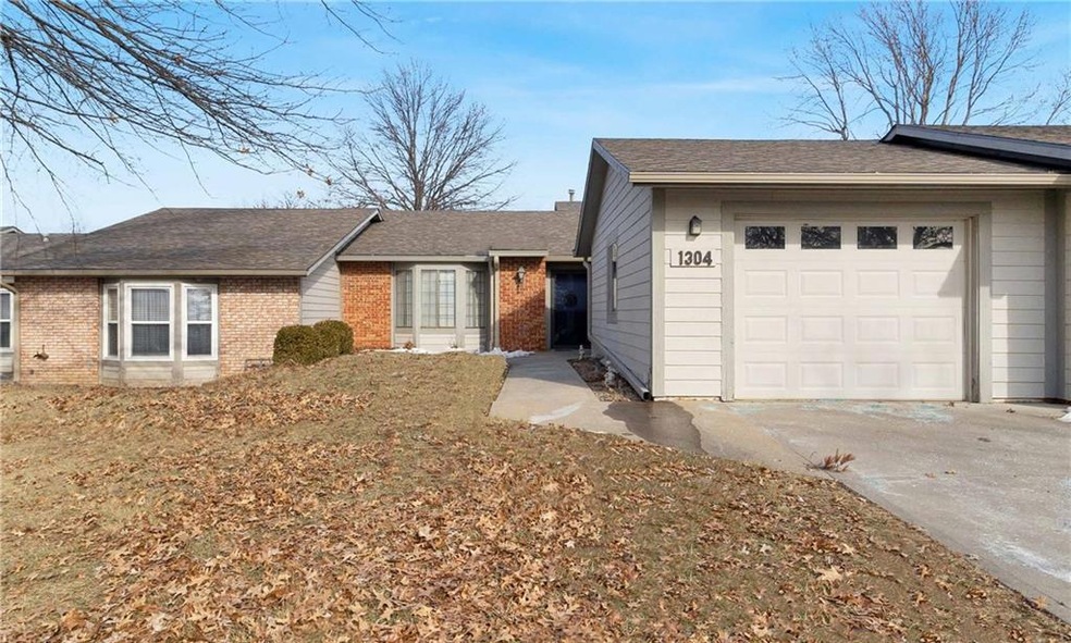 1304 W Campbell Blvd, Raymore, MO 64083 - photo 1