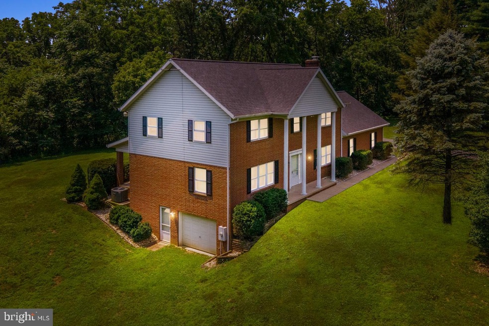 127 Bridle Cir, Lancaster, PA 17603 - photo 1