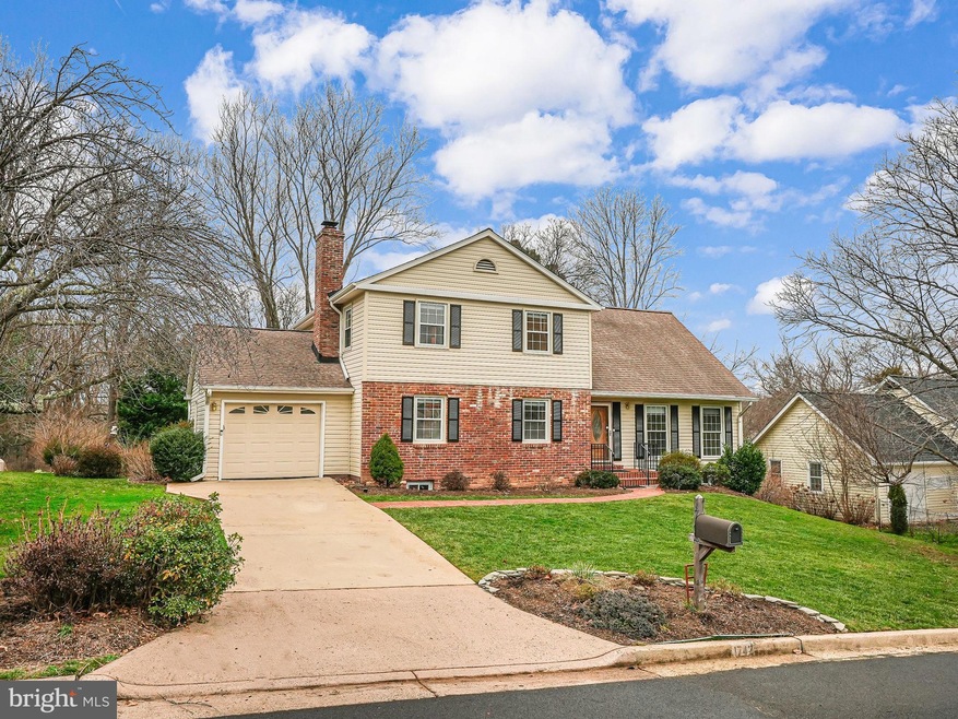 1742 Lockerbie Ln, Vienna, VA 22182 - photo 1