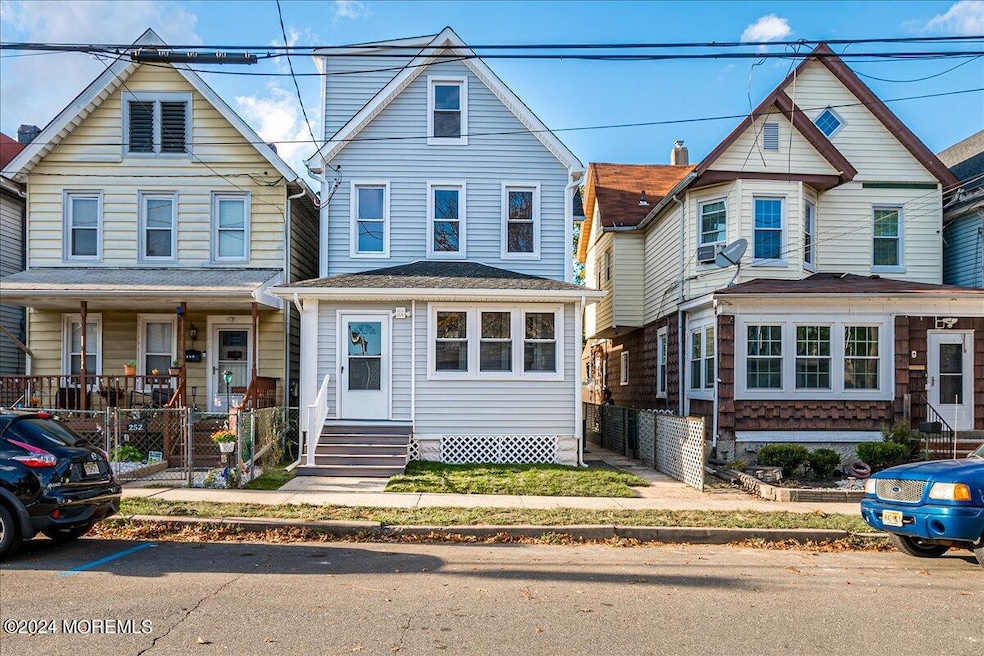 Sold $465,000 • Co-Listing Agent