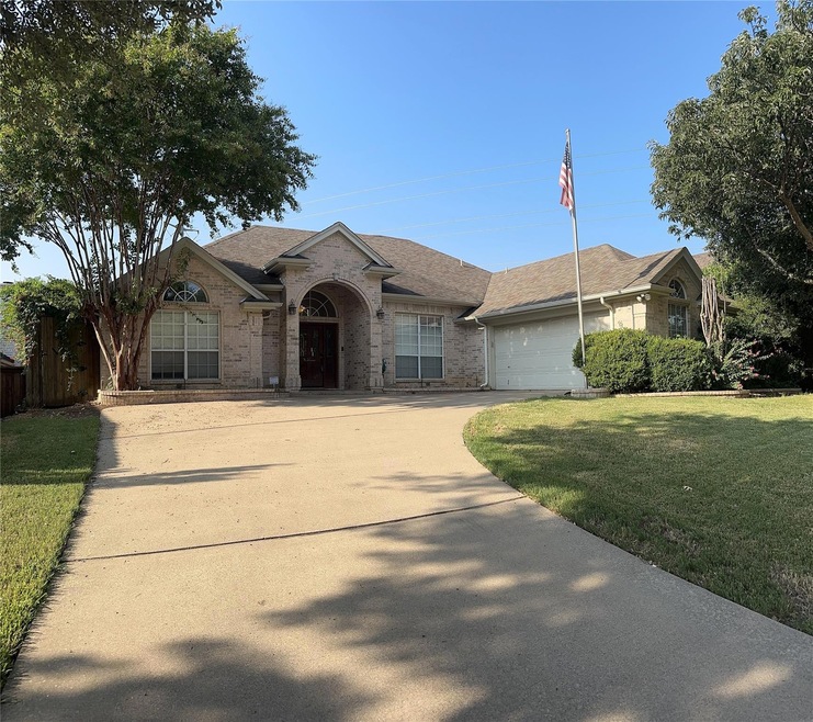 725 Herman Dr, Hurst, TX 76054 - photo 1