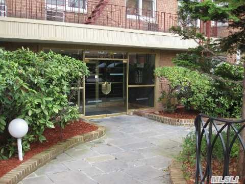 Thornton Place Owners unit 5A, Forest Hills, NY 11375 - photo 1