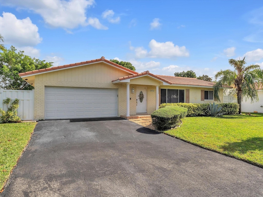 3721 NW 114th Ln, Coral Springs, FL 33065 - photo 1