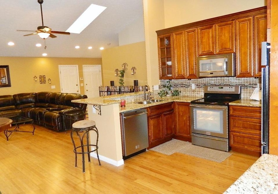 1074 Cherry Bud Dr, Columbus, OH 43228 - photo 1